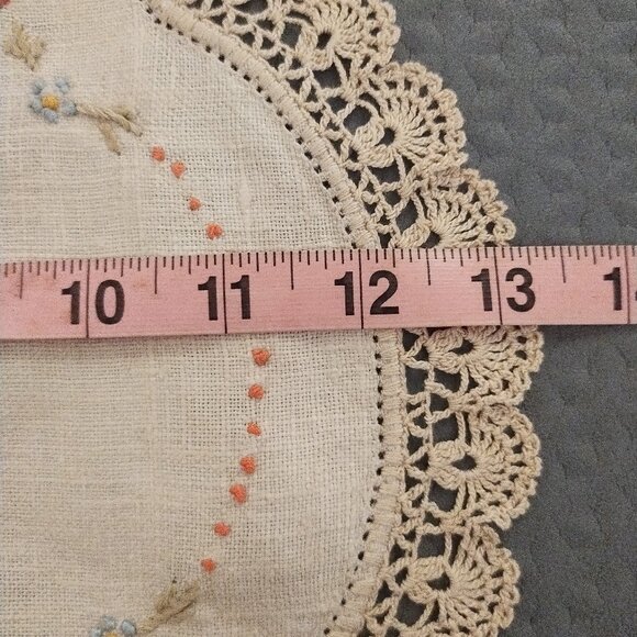 Vintage Embroidered Linen Crocheted-Edge Doily Boho Shabby Chic - Picture 4 of 10